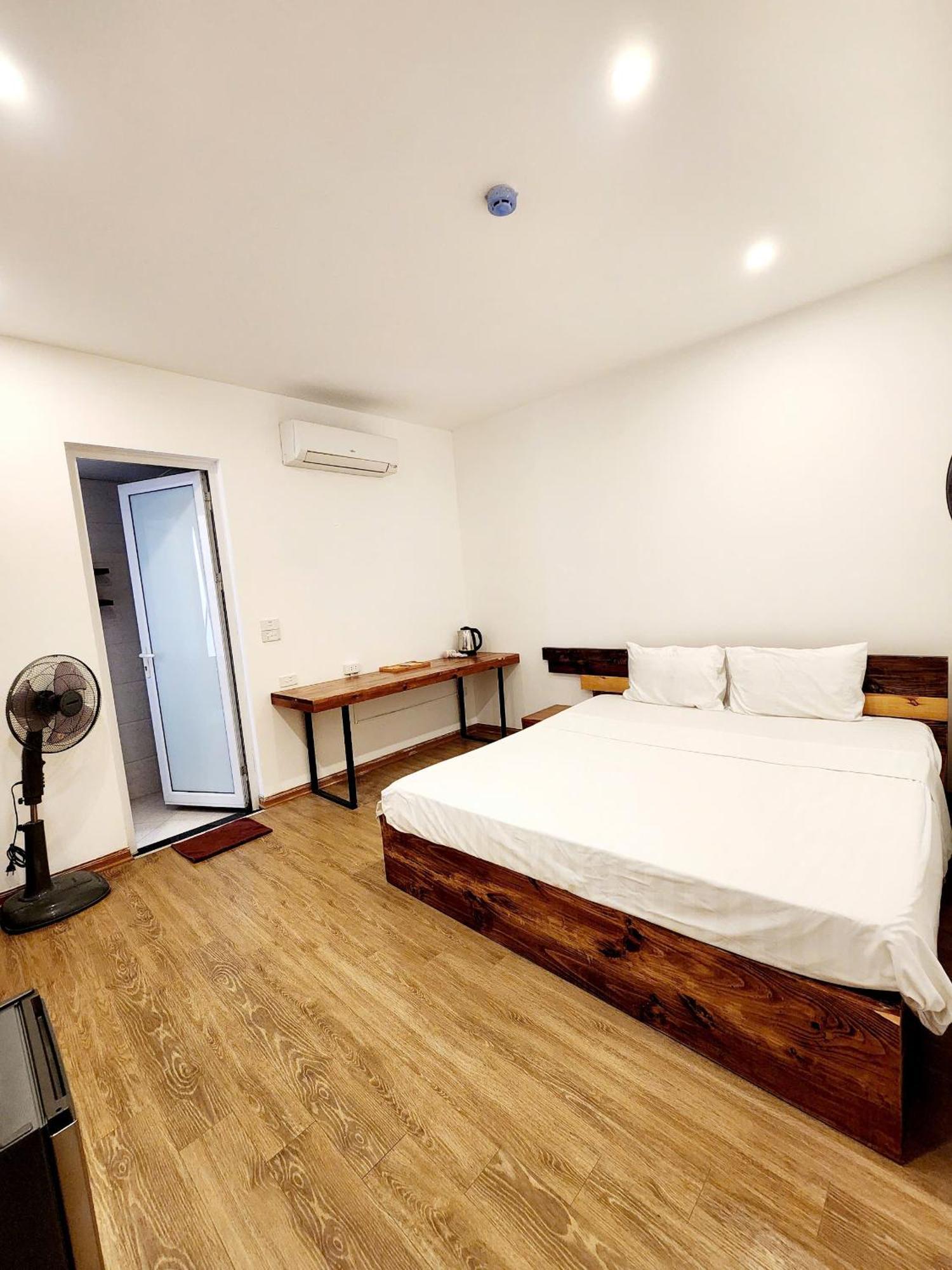 Lakeside House Hanoi Exterior photo