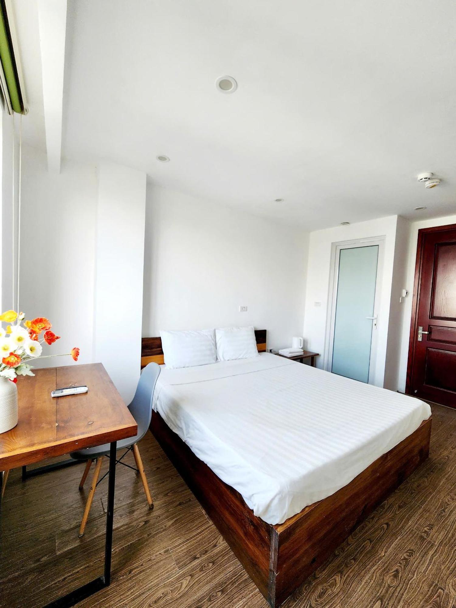 Lakeside House Hanoi Exterior photo