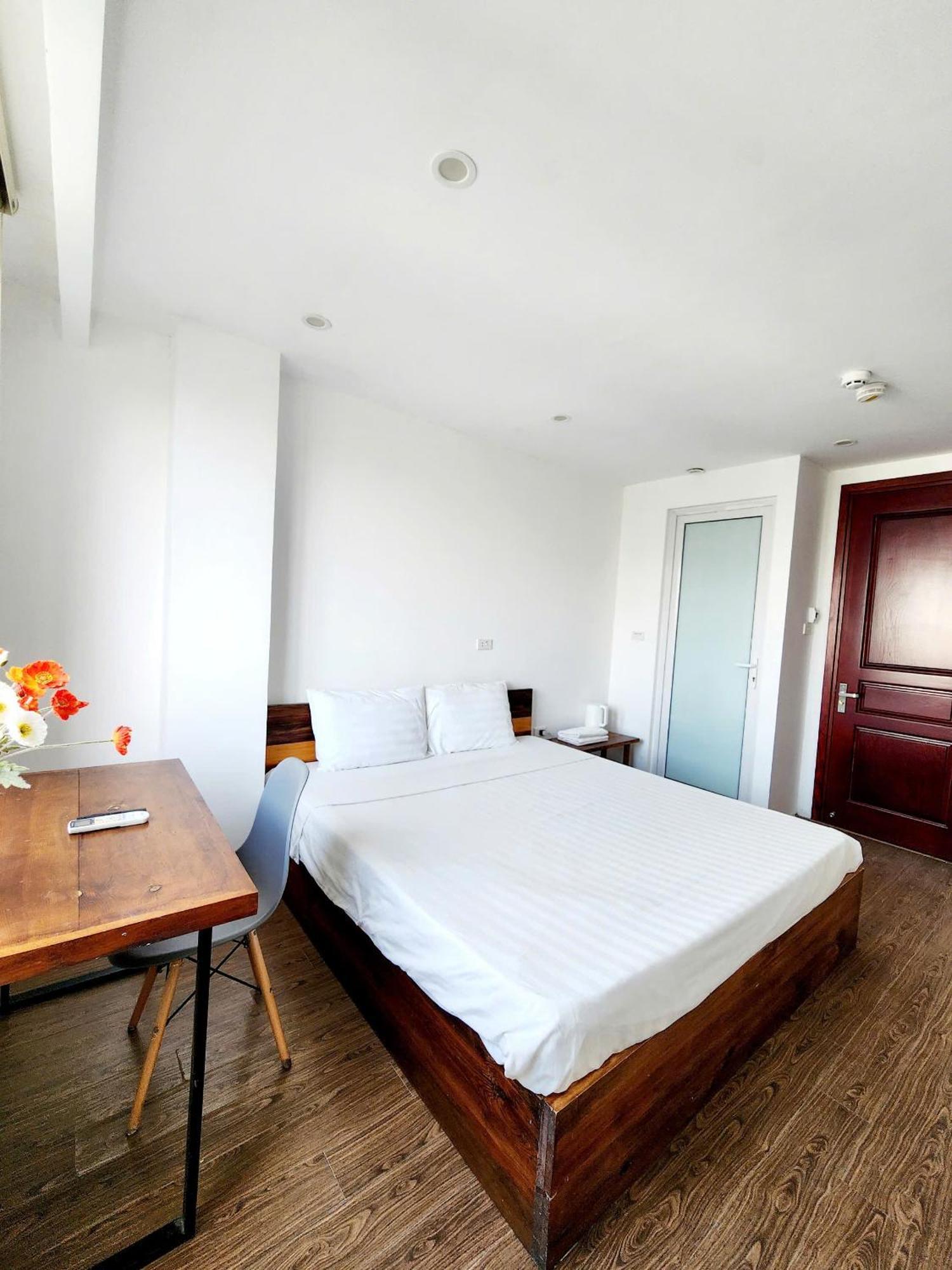 Lakeside House Hanoi Exterior photo