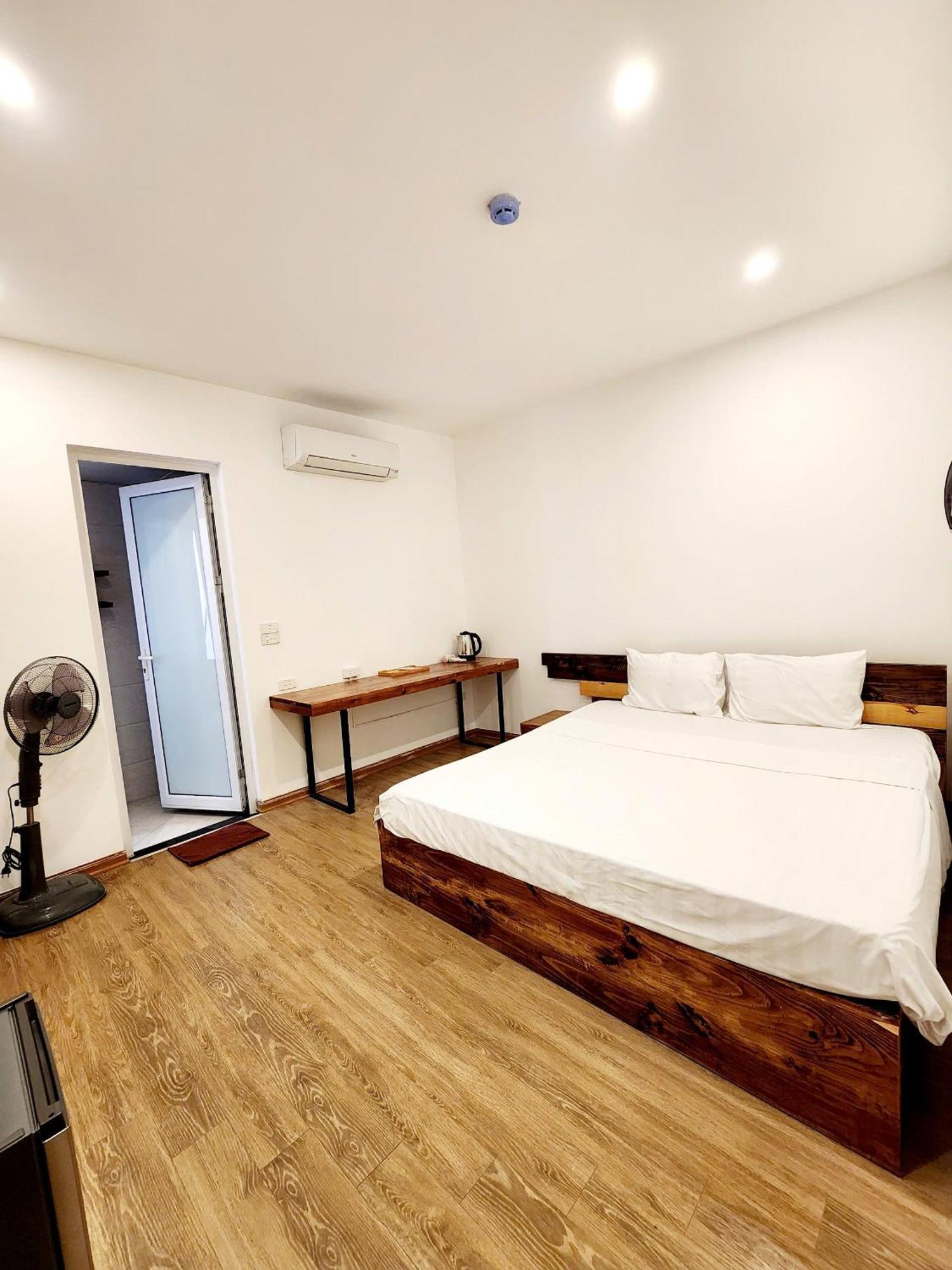 Lakeside House Hanoi Exterior photo