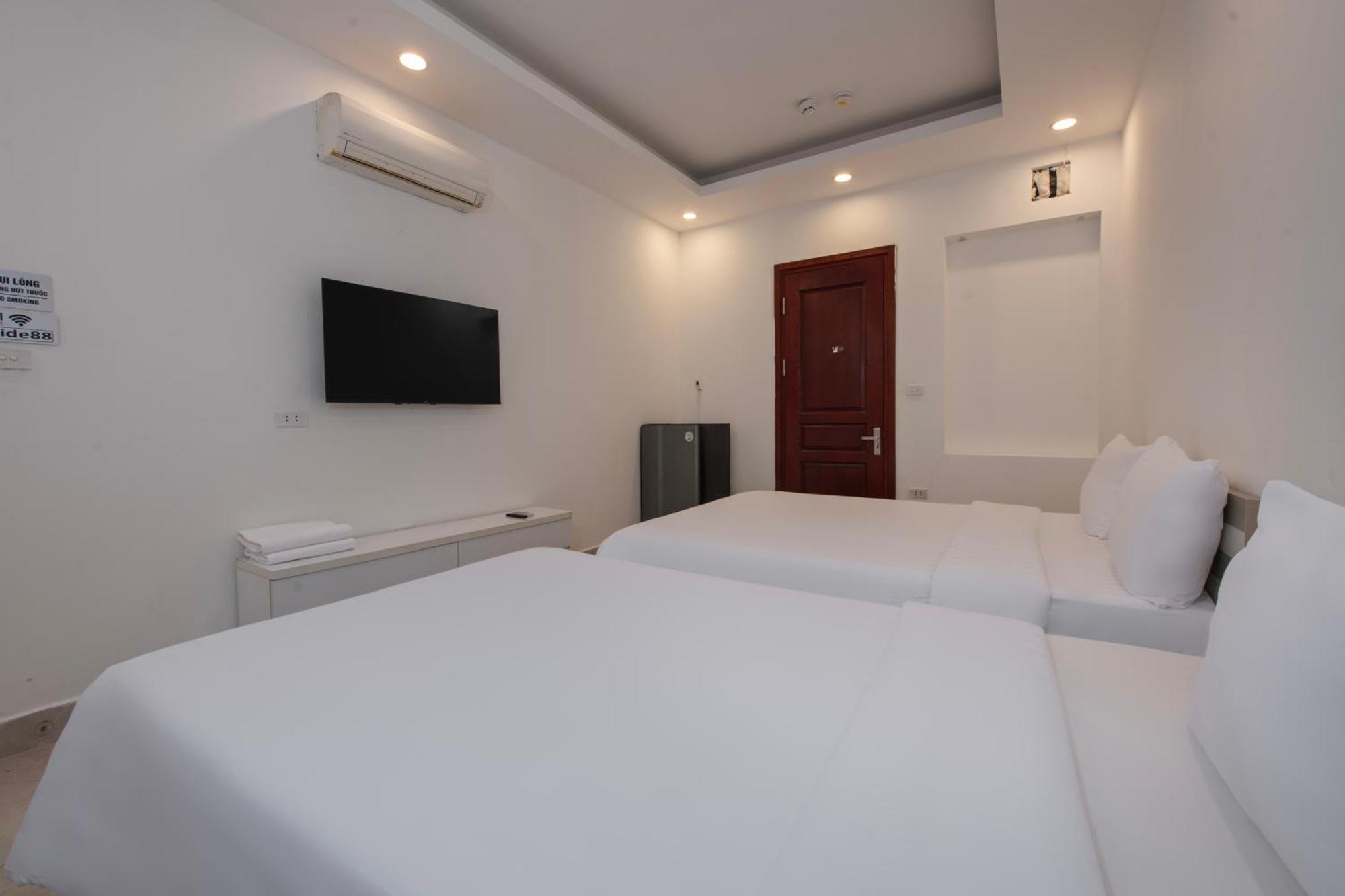 Lakeside House Hanoi Exterior photo