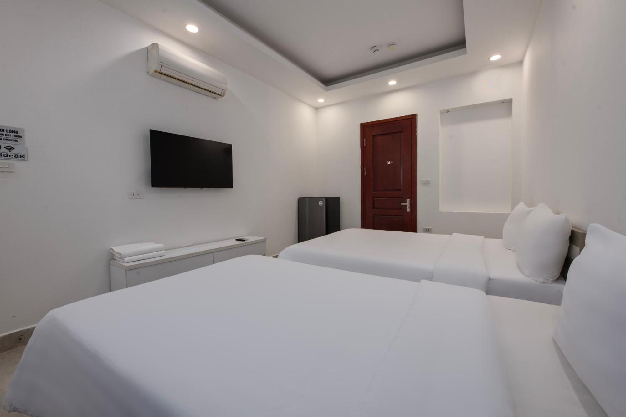 Lakeside House Hanoi Exterior photo