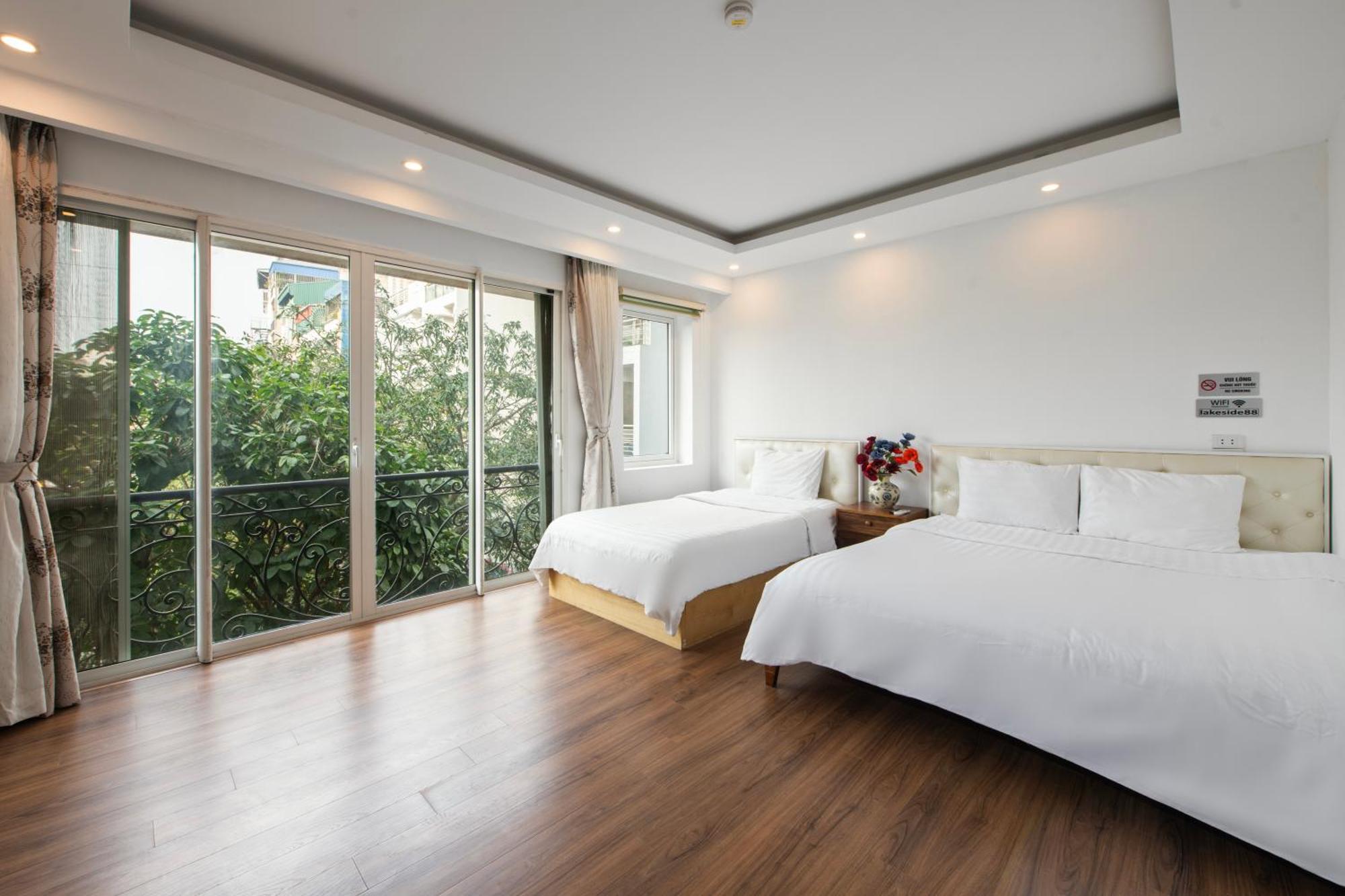 Lakeside House Hanoi Exterior photo